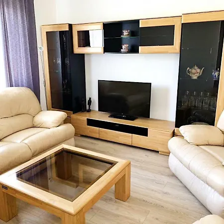 Holiday home Luxe Bungalow,20min City Centr,5min Airport Prague